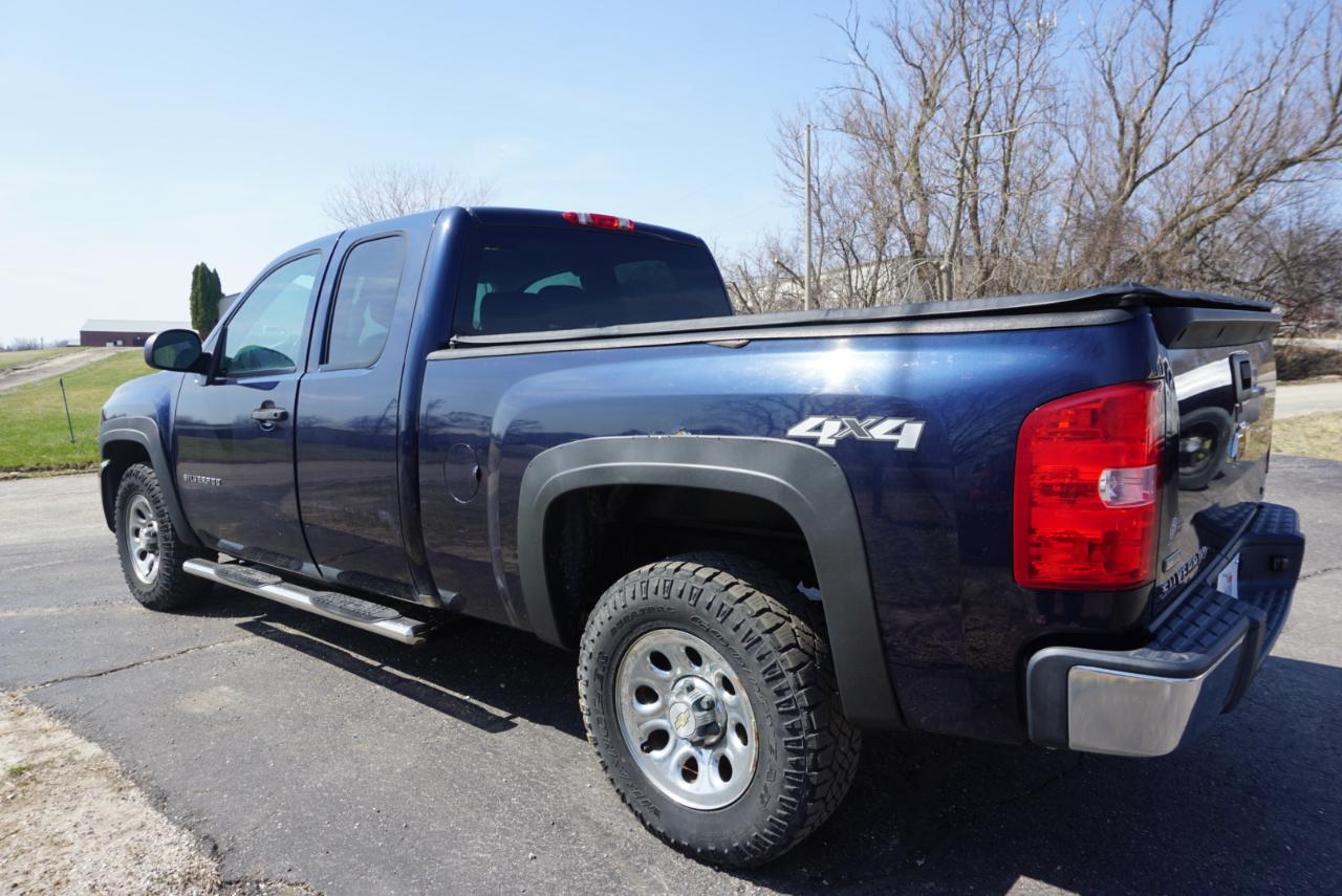 Chevrolet Silverado 1500 4WD Ext Cab 143.5" LT 2011