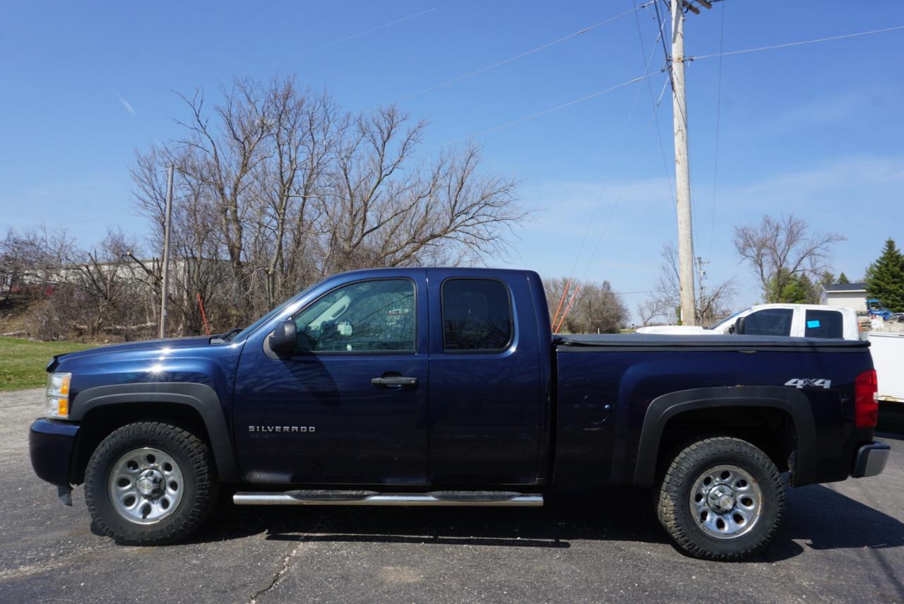 Chevrolet Silverado 1500 4WD Ext Cab 143.5" LT 2011