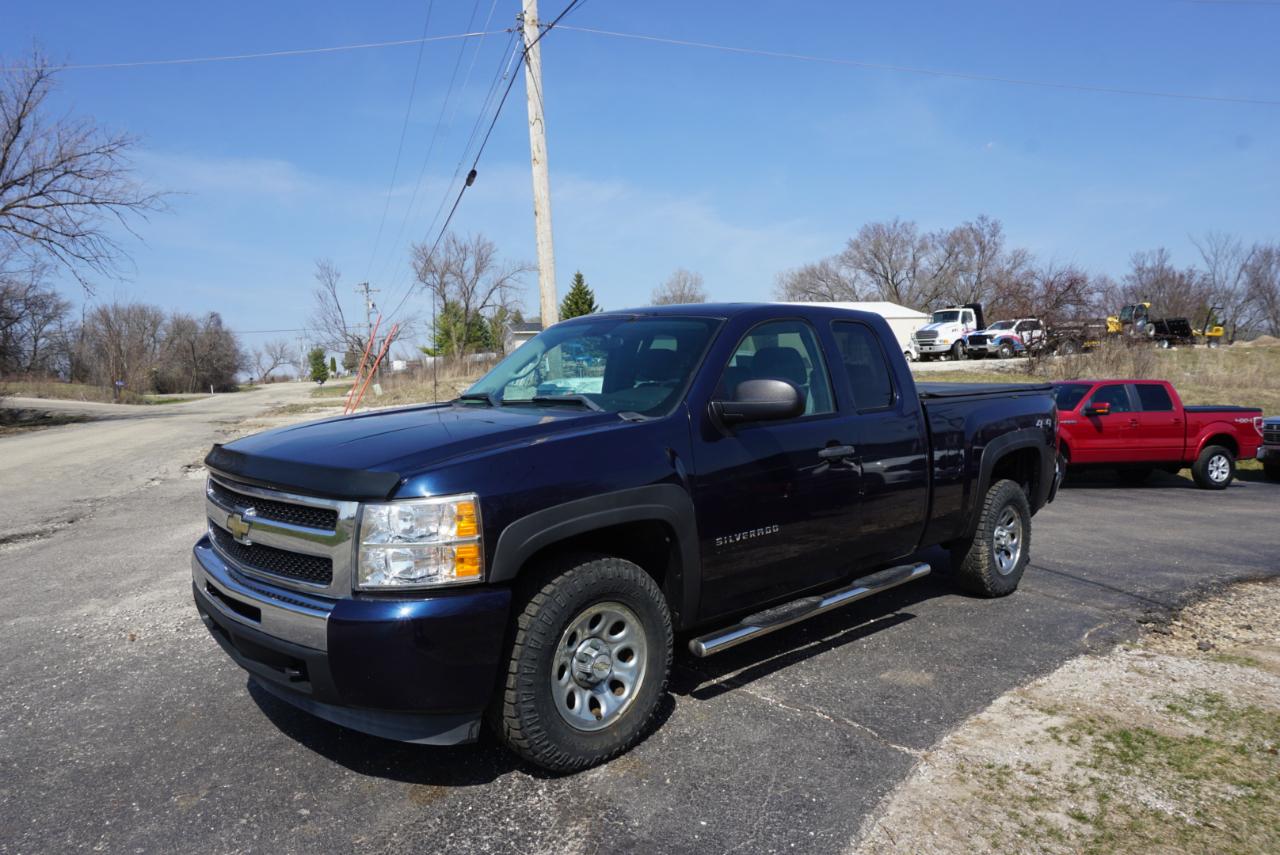 Chevrolet Silverado 1500 4WD Ext Cab 143.5" LT 2011