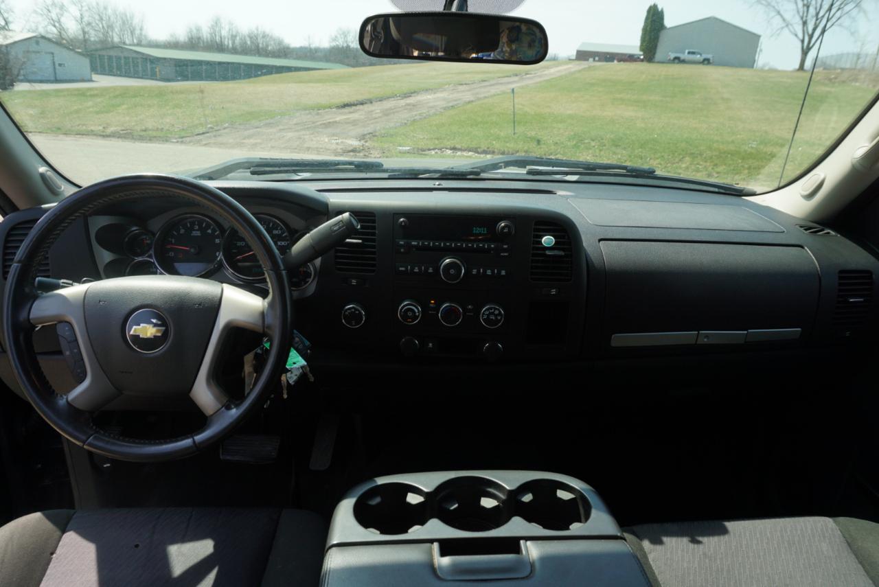 Chevrolet Silverado 1500 4WD Ext Cab 143.5" LT 2011