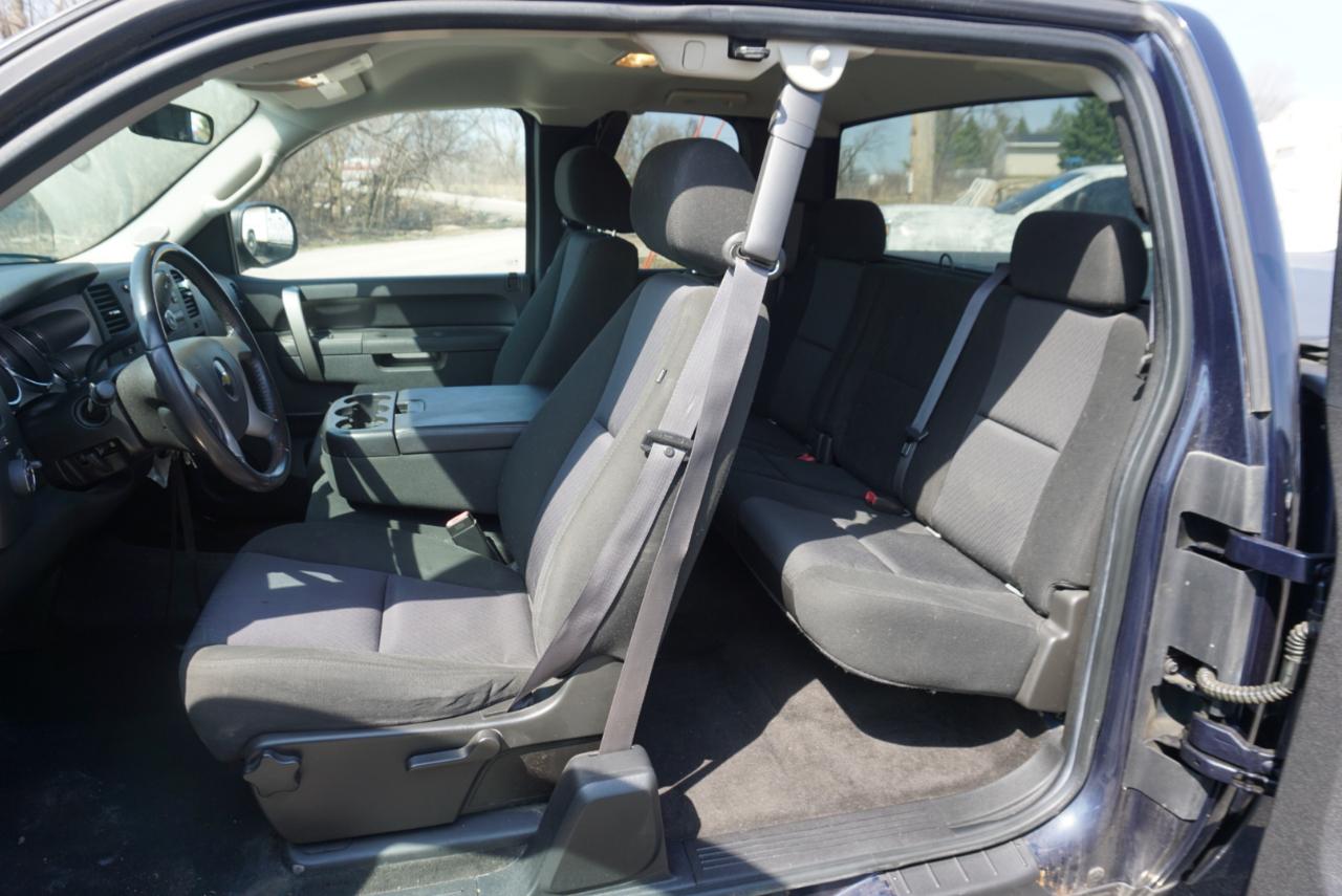 Chevrolet Silverado 1500 4WD Ext Cab 143.5" LT 2011