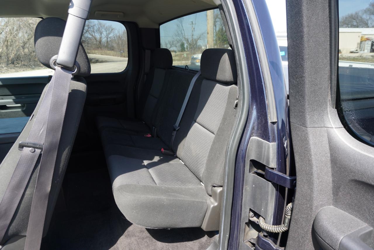 Chevrolet Silverado 1500 4WD Ext Cab 143.5" LT 2011