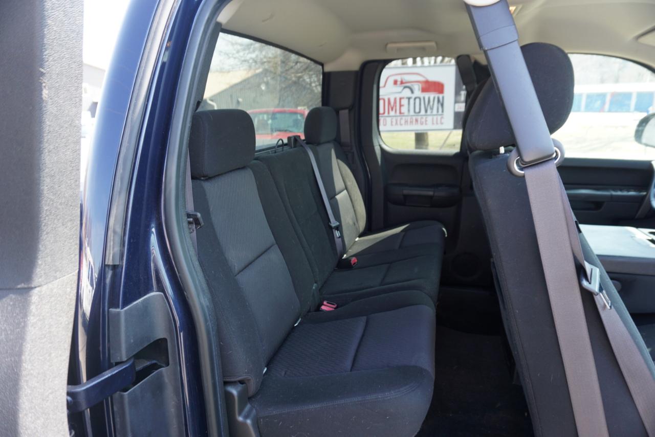 Chevrolet Silverado 1500 4WD Ext Cab 143.5" LT 2011