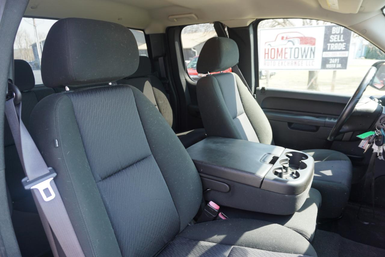 Chevrolet Silverado 1500 4WD Ext Cab 143.5" LT 2011