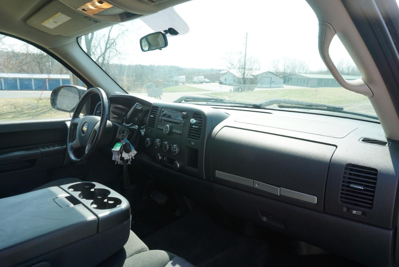 Chevrolet Silverado 1500 4WD Ext Cab 143.5" LT 2011