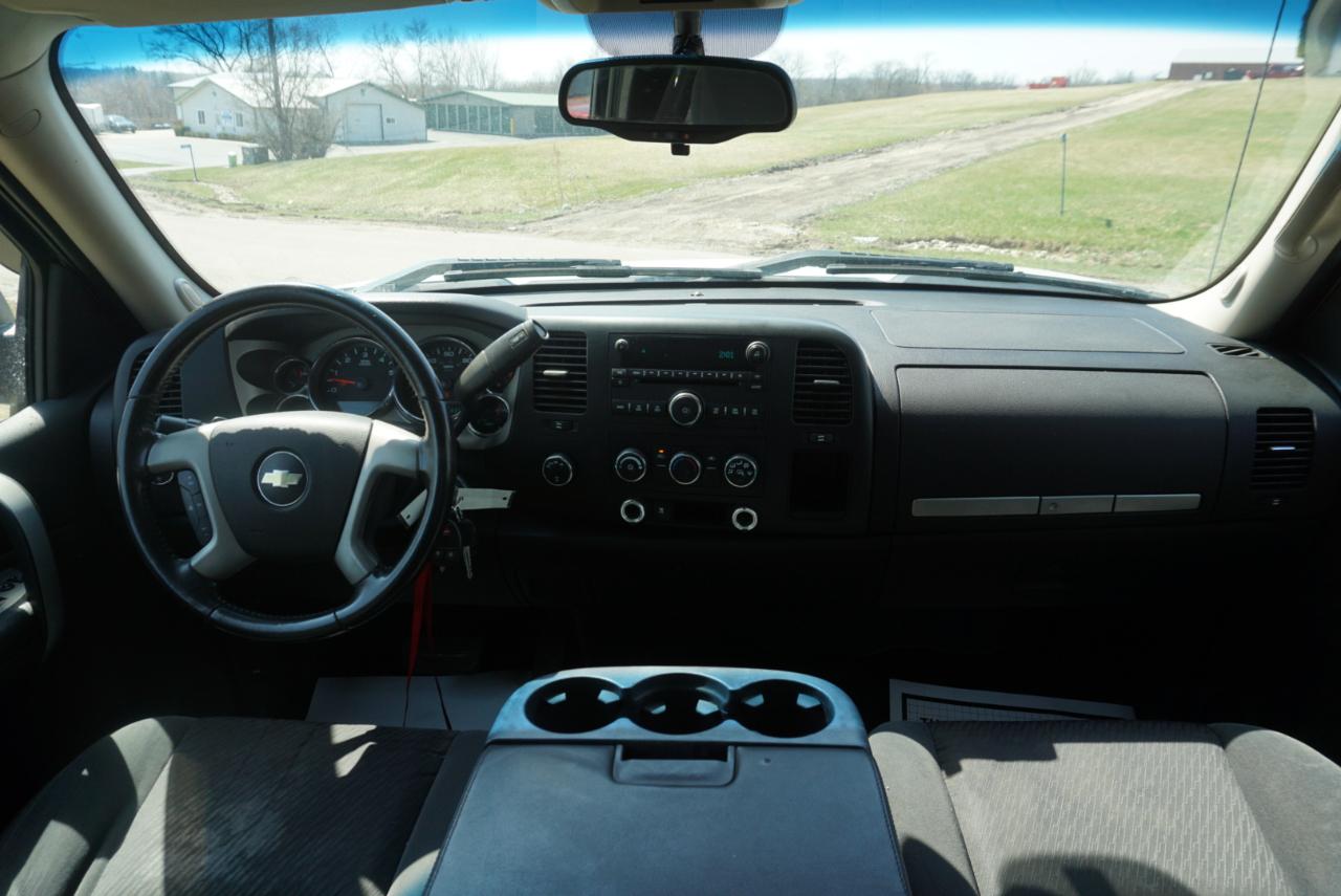 Chevrolet Silverado 1500 4WD Ext Cab 143.5" LT 2011