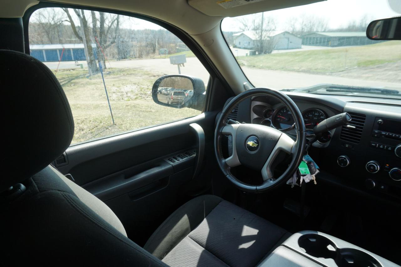 Chevrolet Silverado 1500 4WD Ext Cab 143.5" LT 2011