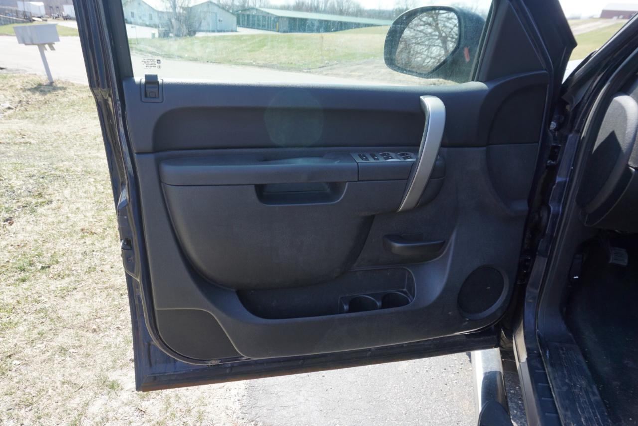 Chevrolet Silverado 1500 4WD Ext Cab 143.5" LT 2011