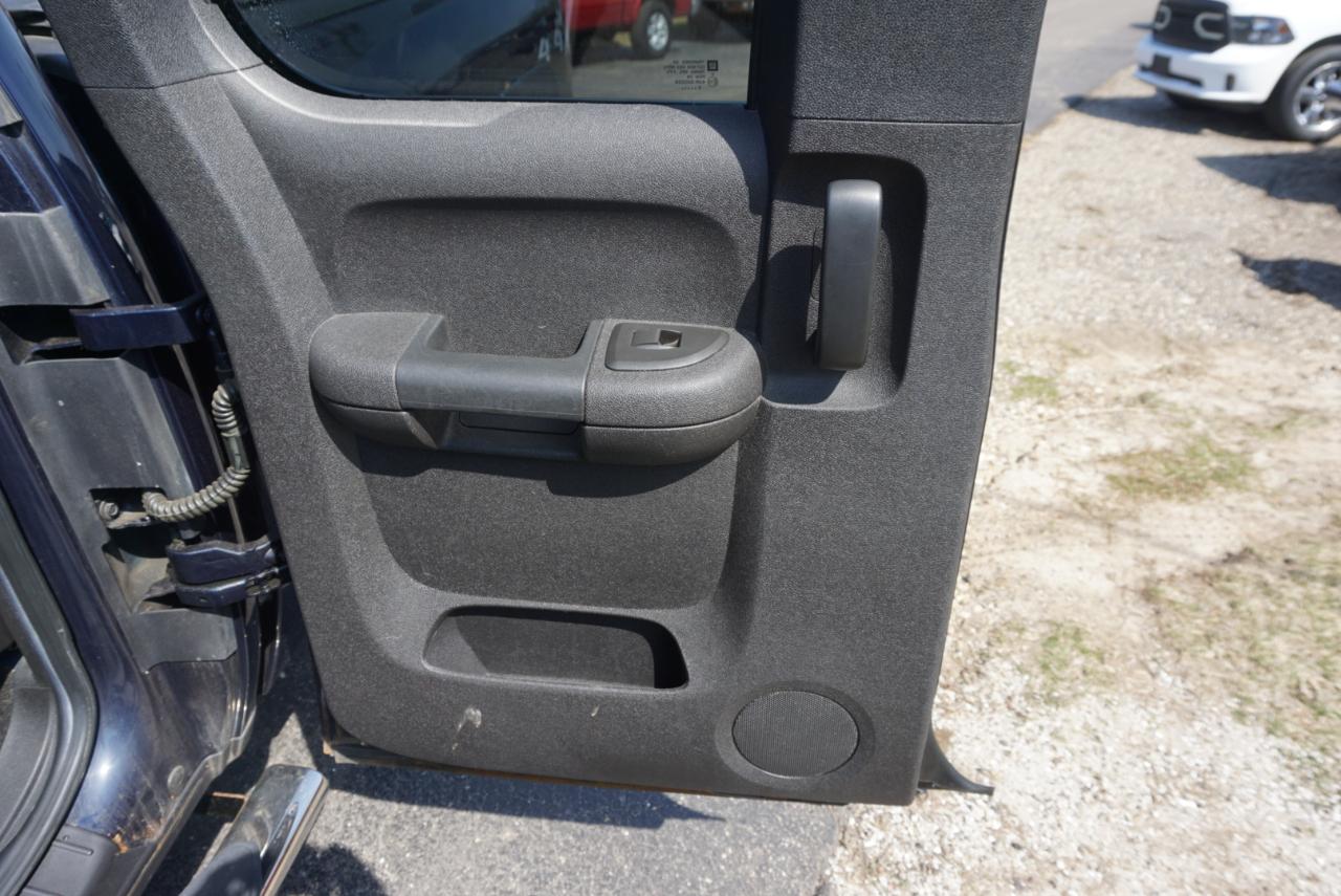 Chevrolet Silverado 1500 4WD Ext Cab 143.5" LT 2011