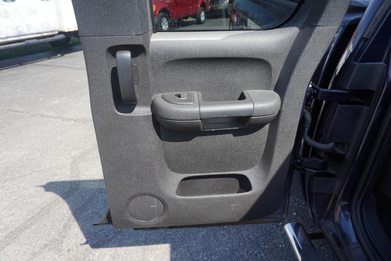 Chevrolet Silverado 1500 4WD Ext Cab 143.5" LT 2011