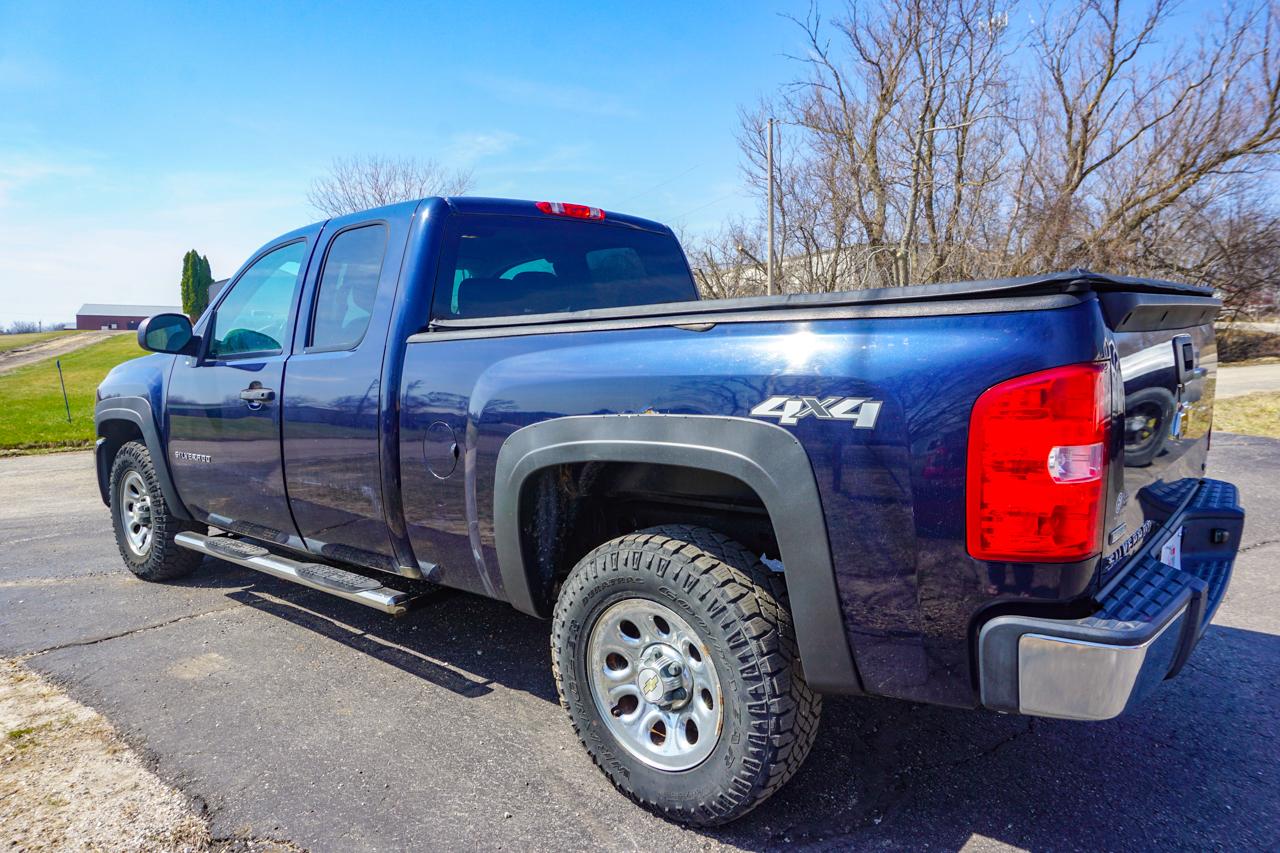 Chevrolet Silverado 1500 4WD Ext Cab 143.5" LT 2011