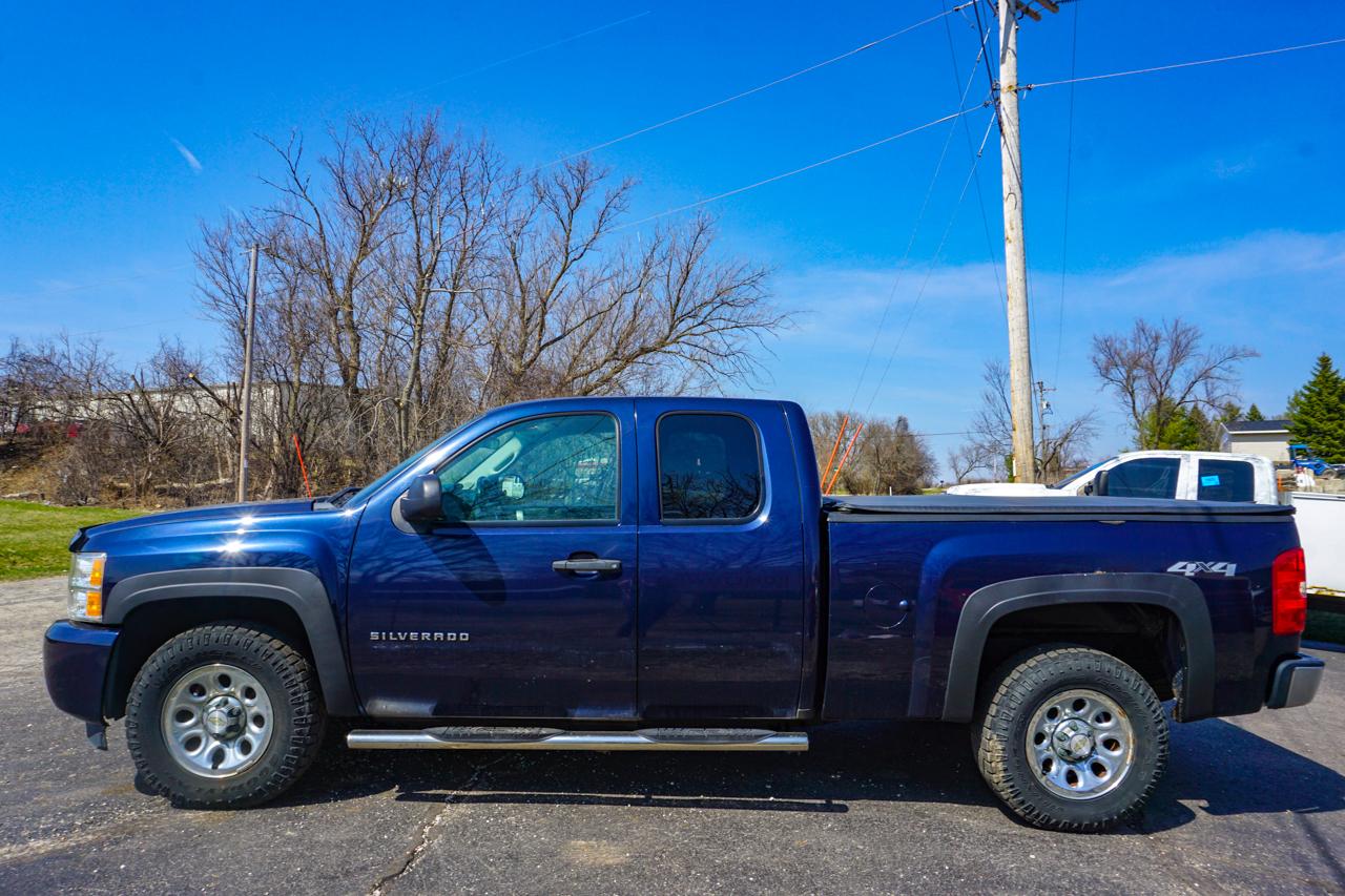 Chevrolet Silverado 1500 4WD Ext Cab 143.5" LT 2011