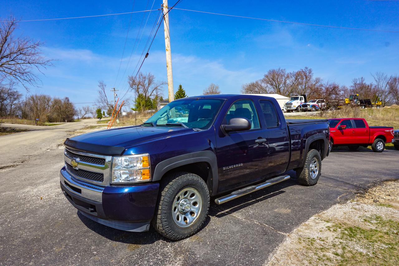 Chevrolet Silverado 1500 4WD Ext Cab 143.5" LT 2011