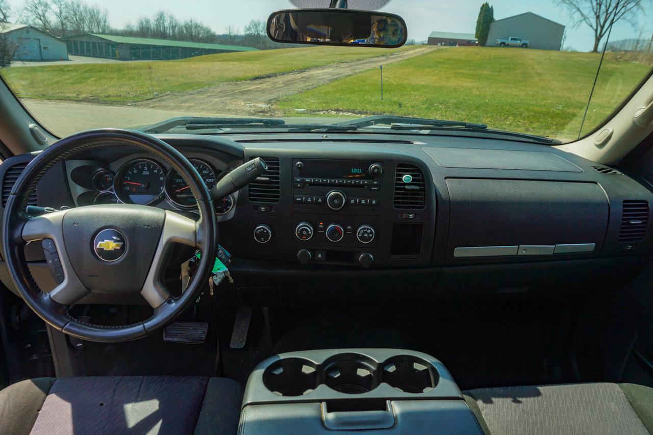 Chevrolet Silverado 1500 4WD Ext Cab 143.5" LT 2011