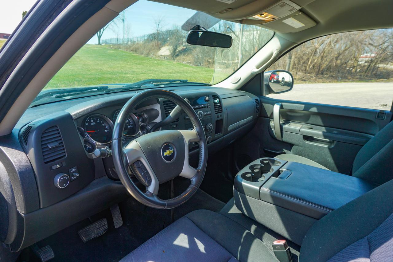 Chevrolet Silverado 1500 4WD Ext Cab 143.5" LT 2011