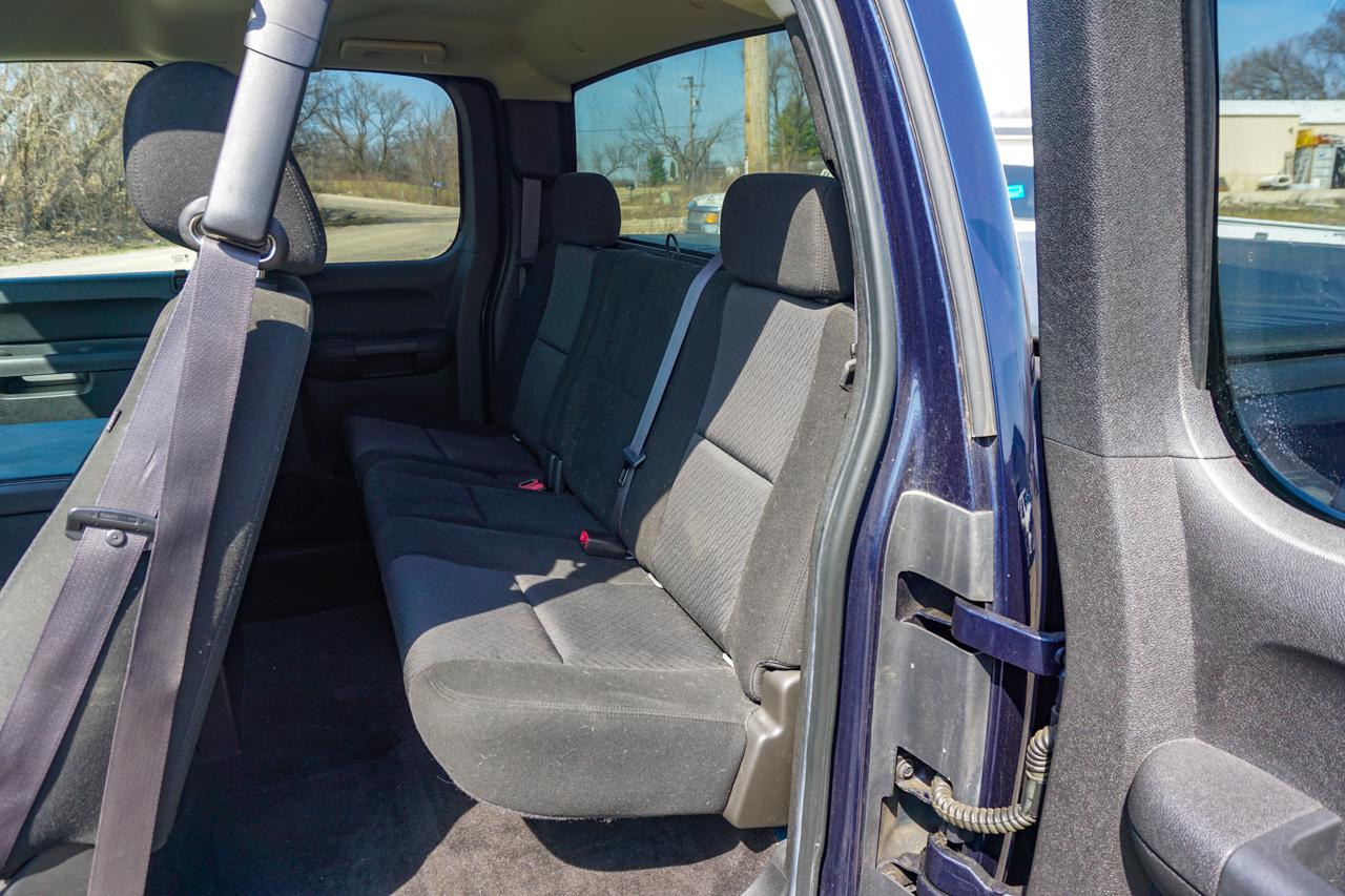 Chevrolet Silverado 1500 4WD Ext Cab 143.5" LT 2011