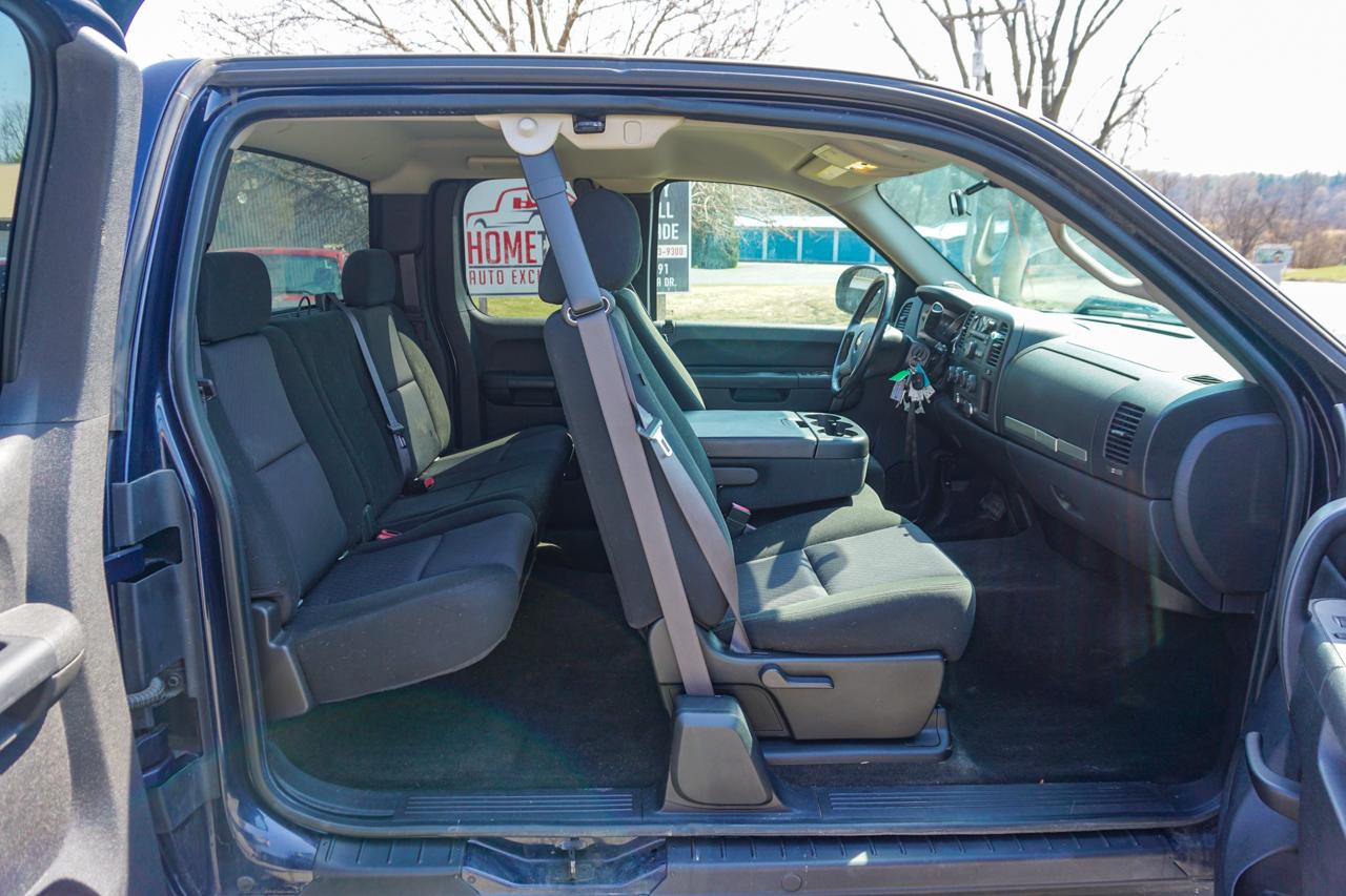 Chevrolet Silverado 1500 4WD Ext Cab 143.5" LT 2011