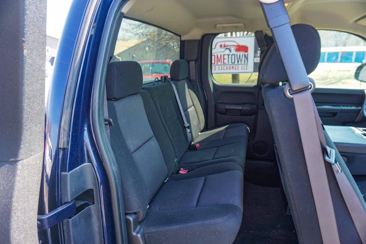 Chevrolet Silverado 1500 4WD Ext Cab 143.5" LT 2011