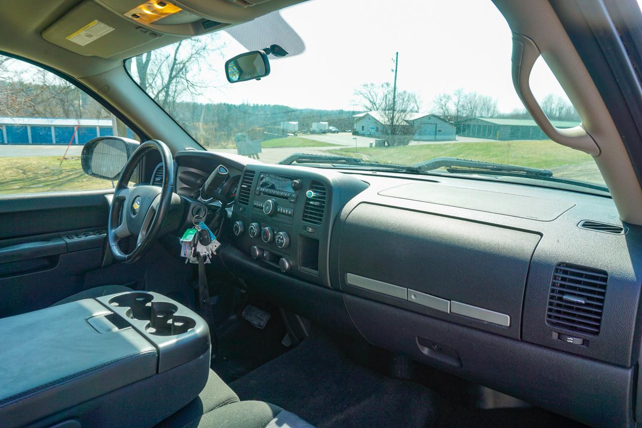 Chevrolet Silverado 1500 4WD Ext Cab 143.5" LT 2011