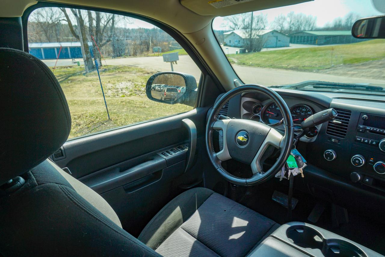 Chevrolet Silverado 1500 4WD Ext Cab 143.5" LT 2011