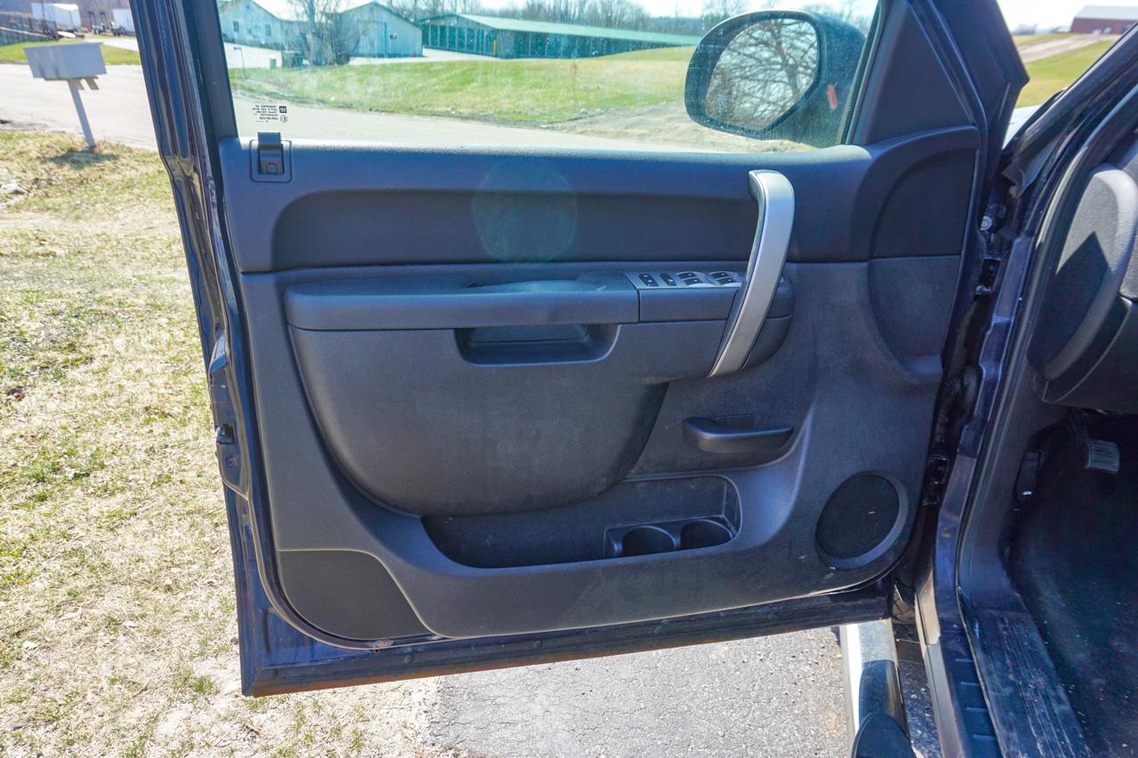Chevrolet Silverado 1500 4WD Ext Cab 143.5" LT 2011