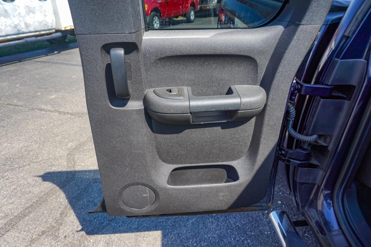 Chevrolet Silverado 1500 4WD Ext Cab 143.5" LT 2011