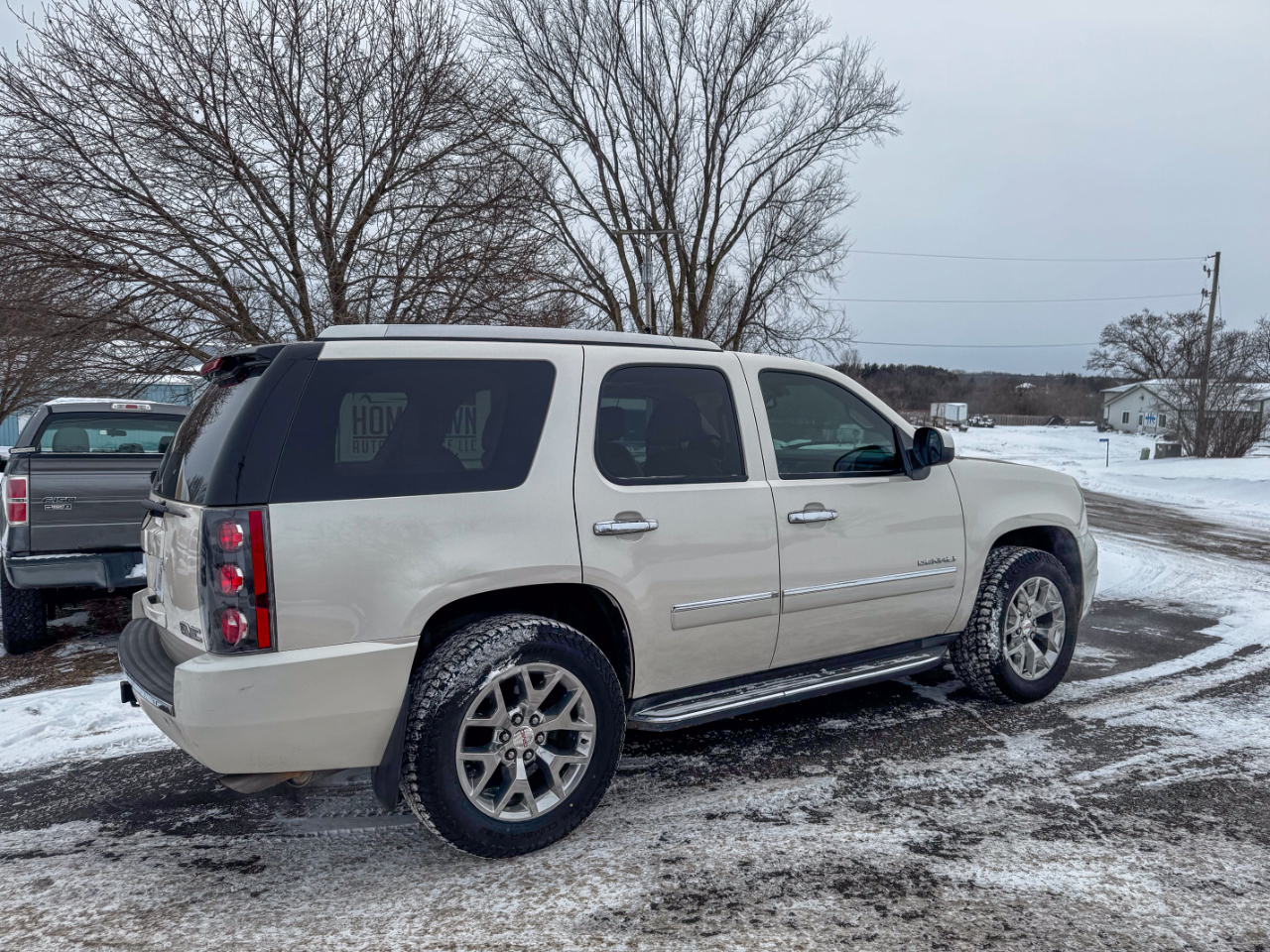 GMC Yukon AWD 4dr 1500 Denali 2013
