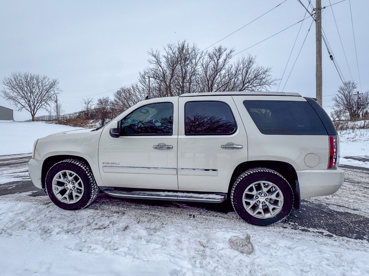 GMC Yukon AWD 4dr 1500 Denali 2013
