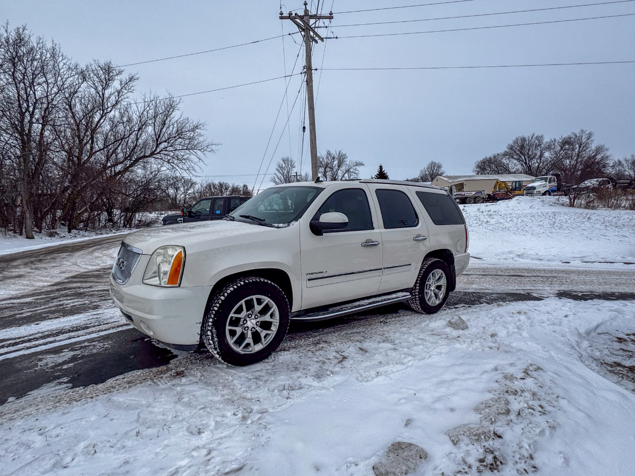 GMC Yukon AWD 4dr 1500 Denali 2013