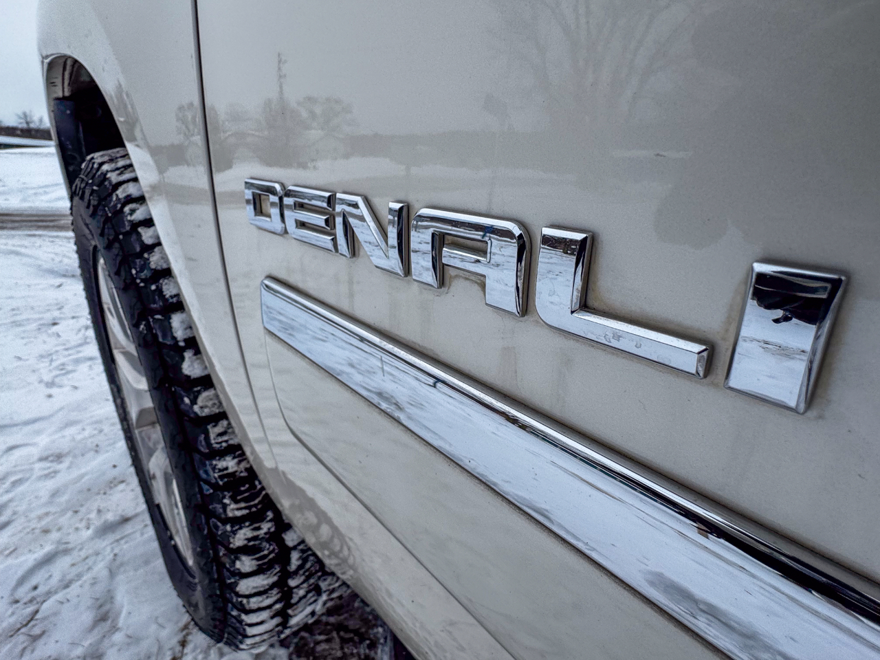 GMC Yukon AWD 4dr 1500 Denali 2013