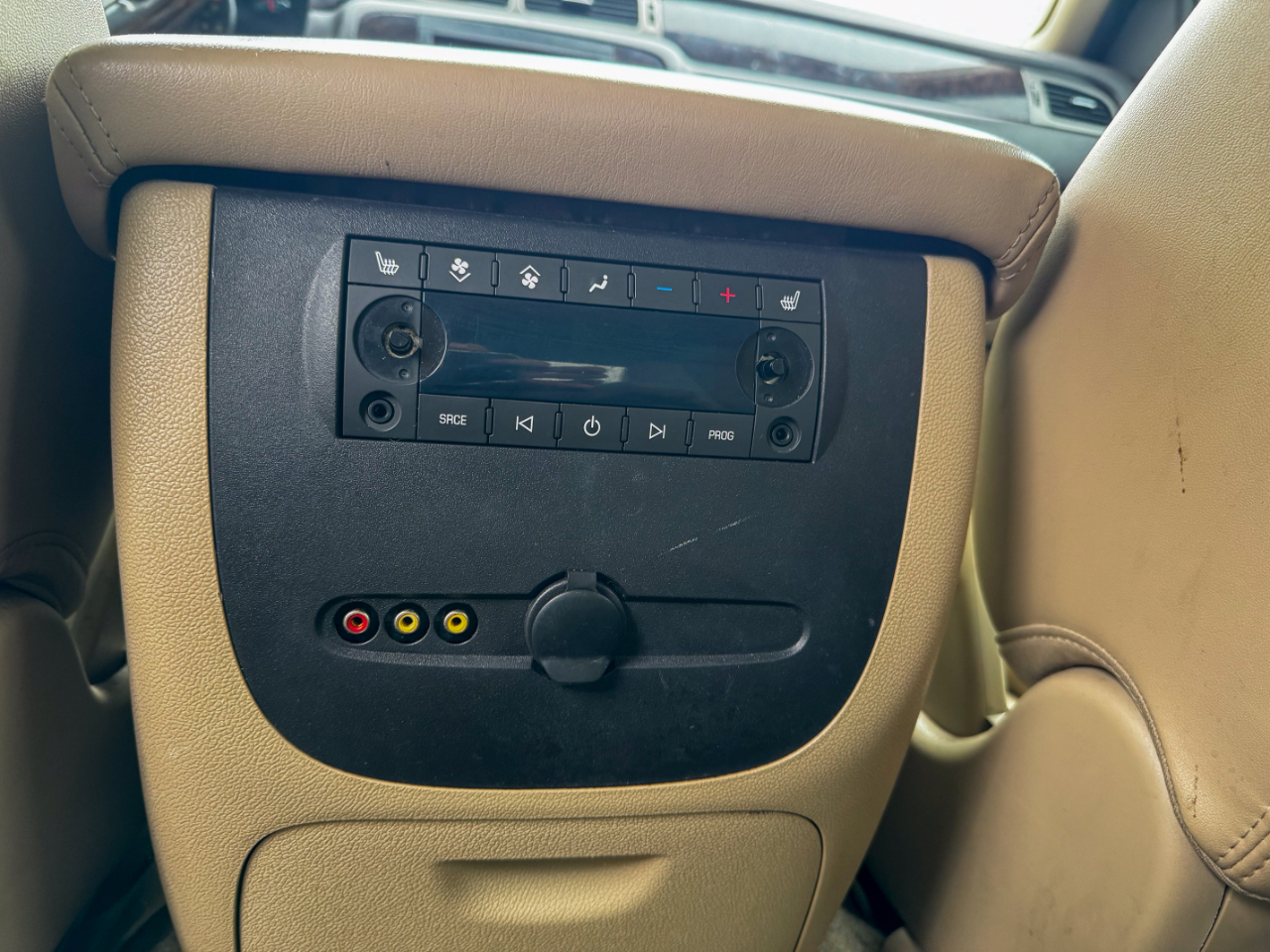 GMC Yukon AWD 4dr 1500 Denali 2013