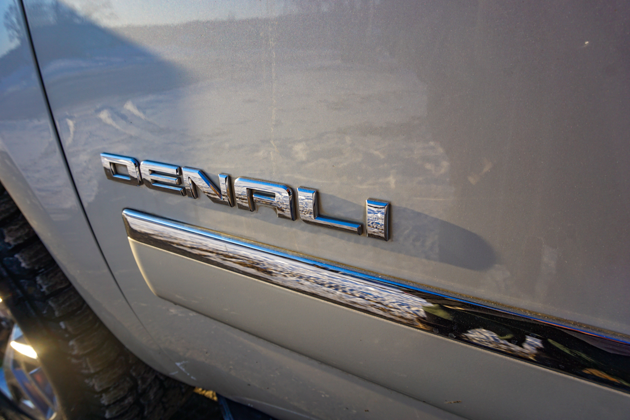 GMC Yukon AWD 4dr 1500 Denali 2013