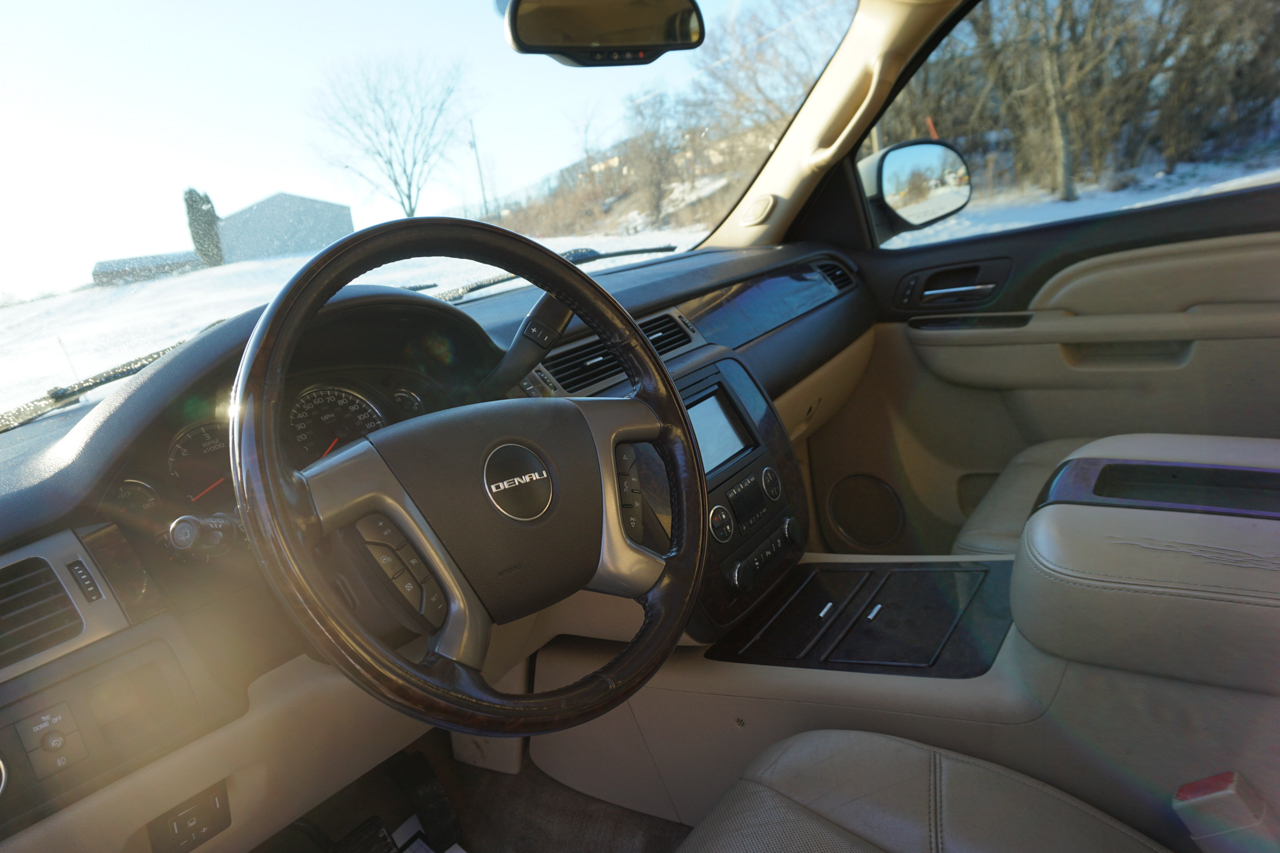 GMC Yukon AWD 4dr 1500 Denali 2013