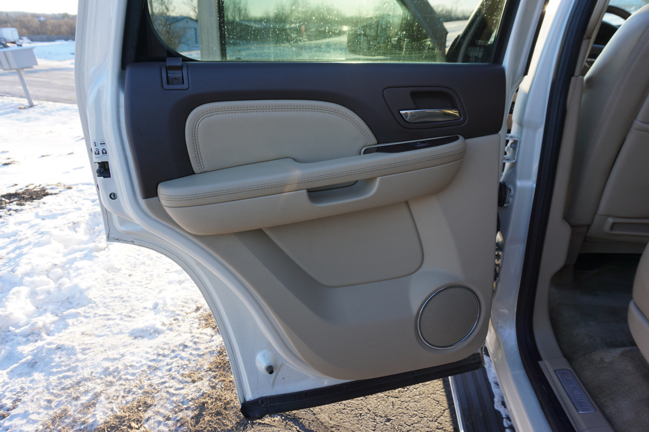 GMC Yukon AWD 4dr 1500 Denali 2013