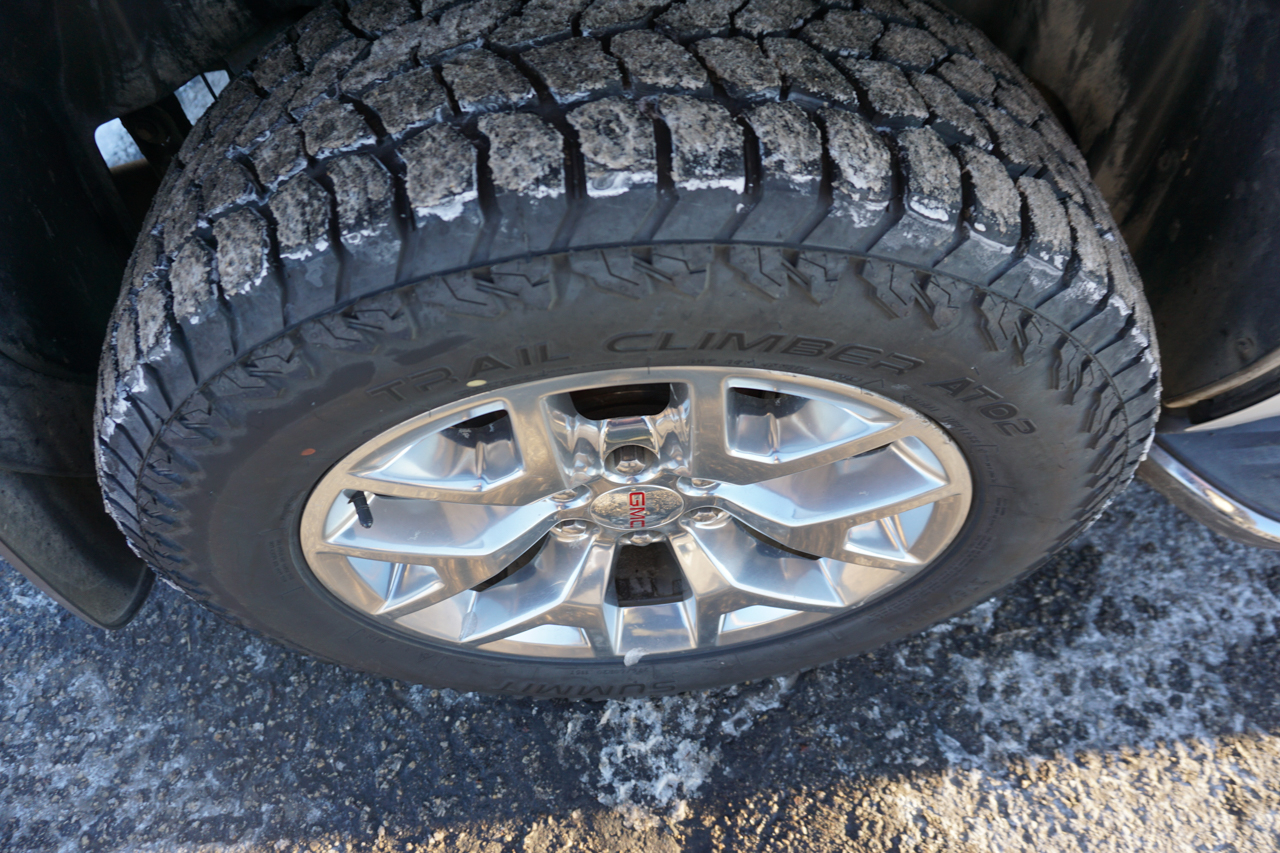 GMC Yukon AWD 4dr 1500 Denali 2013