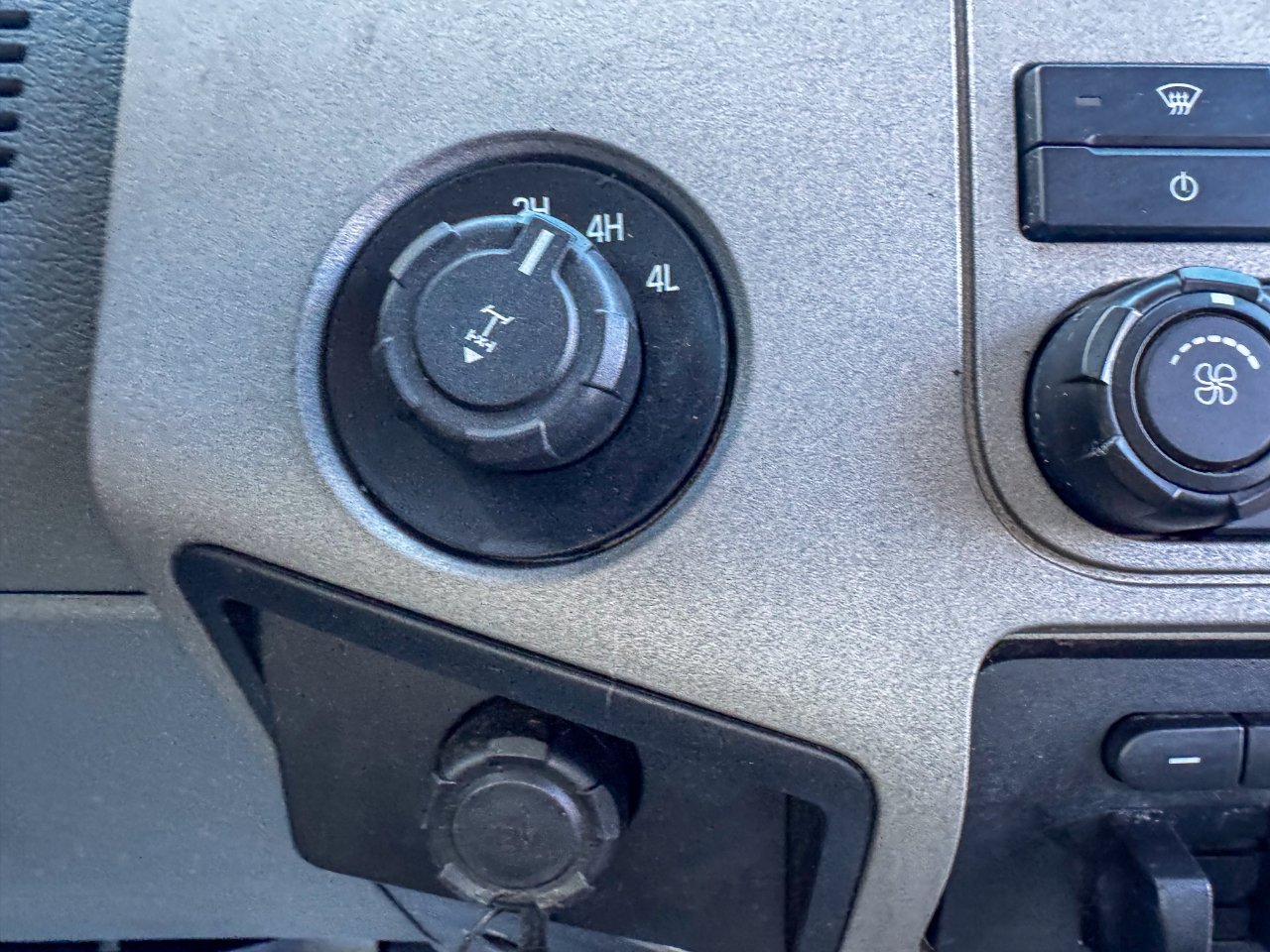 Ford Super Duty F-250 SRW 4WD SuperCab 142" XLT 2015