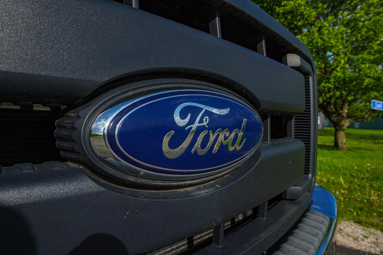 Ford Super Duty F-250 SRW 4WD SuperCab 142" XLT 2012