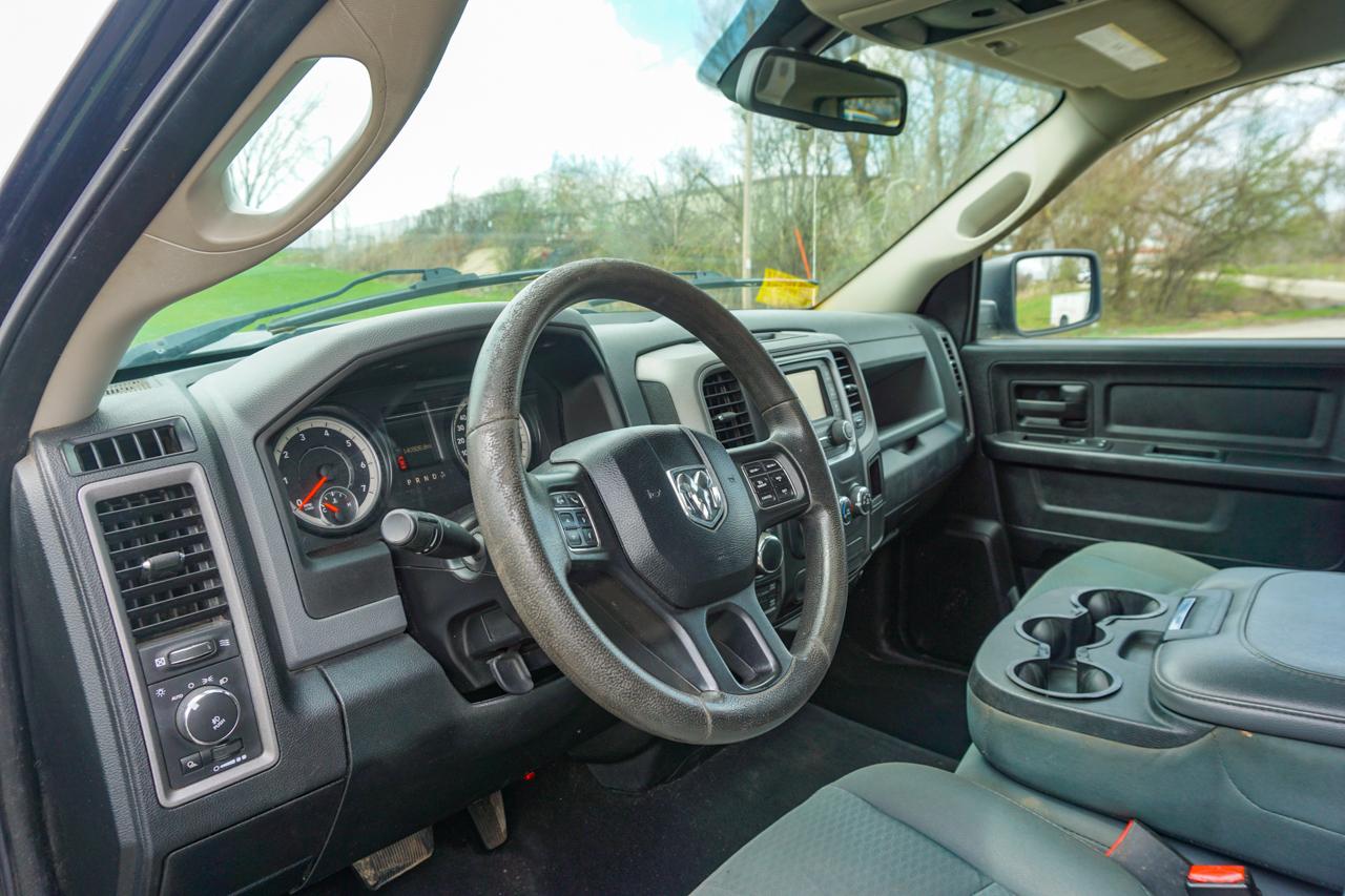 RAM 1500 4WD Quad Cab 140.5" Express 2016