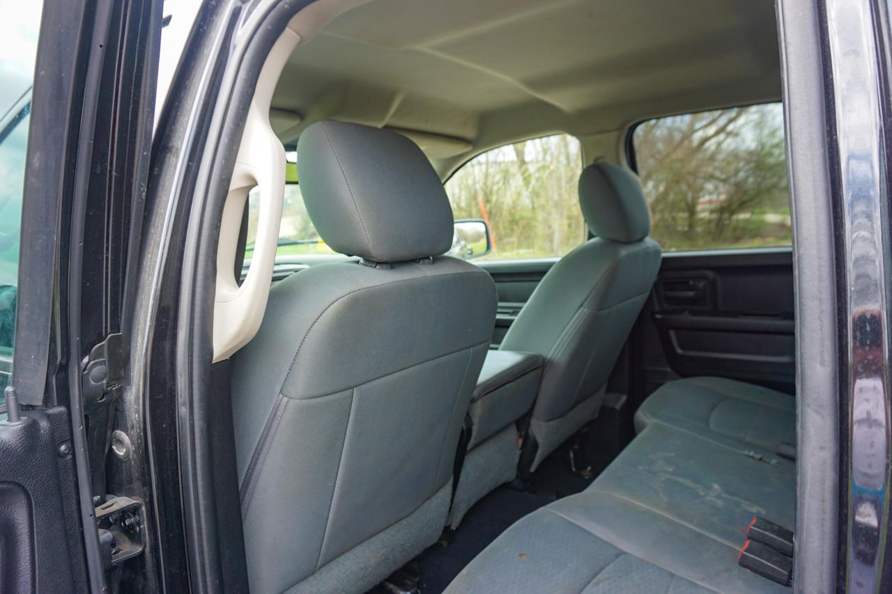RAM 1500 4WD Quad Cab 140.5" Express 2016