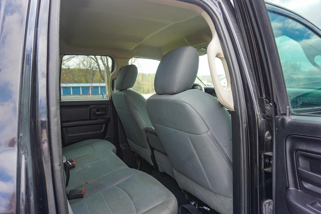 RAM 1500 4WD Quad Cab 140.5" Express 2016