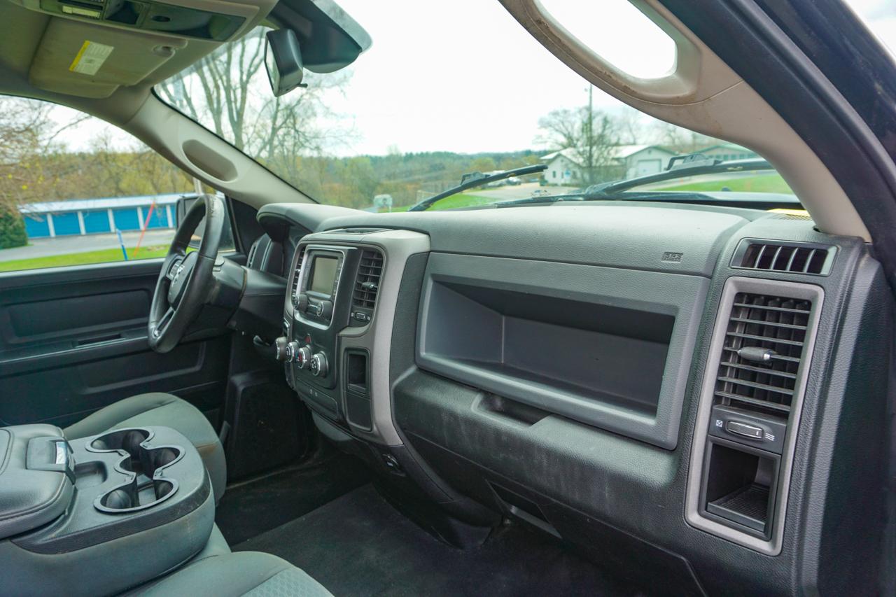 RAM 1500 4WD Quad Cab 140.5" Express 2016