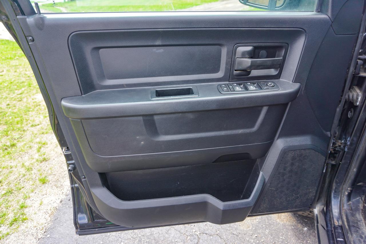 RAM 1500 4WD Quad Cab 140.5" Express 2016