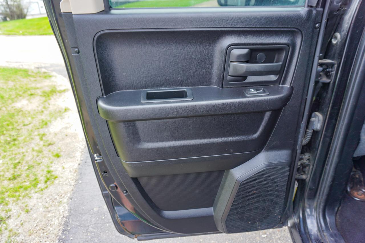 RAM 1500 4WD Quad Cab 140.5" Express 2016
