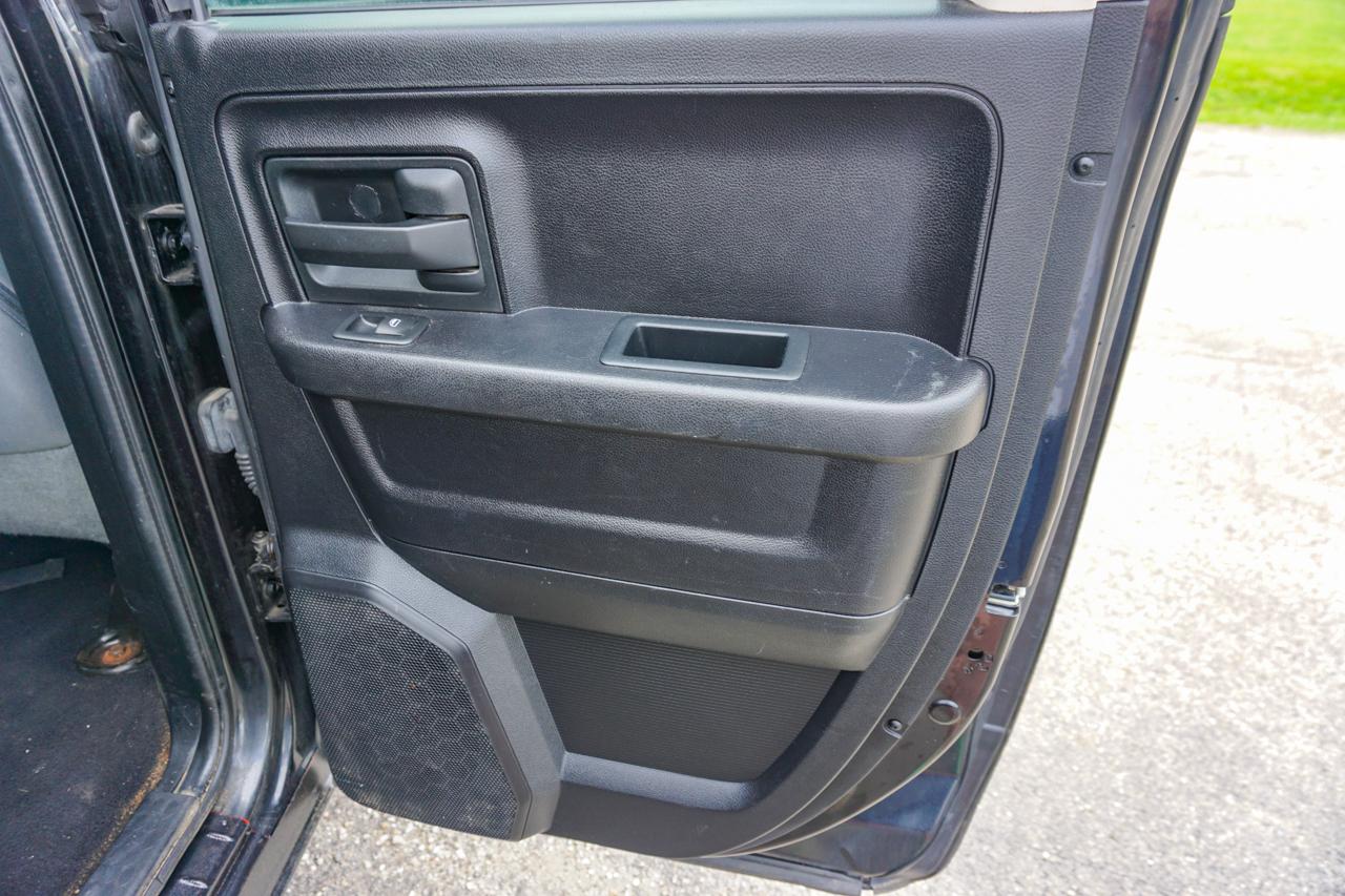 RAM 1500 4WD Quad Cab 140.5" Express 2016