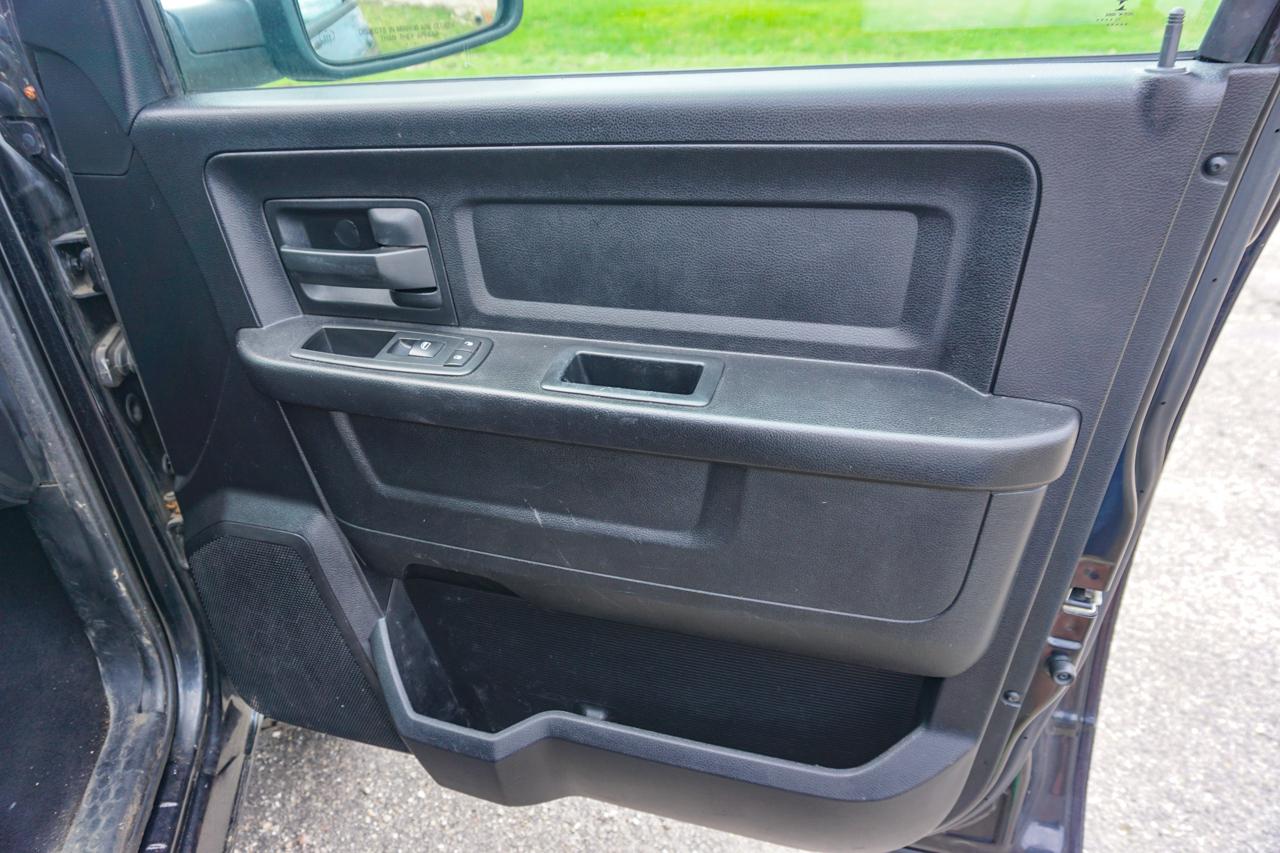 RAM 1500 4WD Quad Cab 140.5" Express 2016
