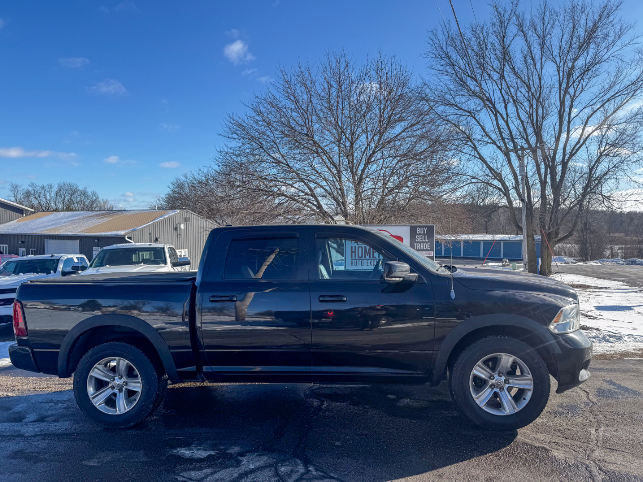 RAM 1500 4WD Crew Cab 140.5" Sport 2011