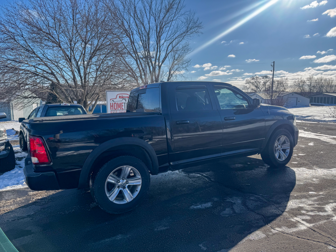 RAM 1500 4WD Crew Cab 140.5" Sport 2011