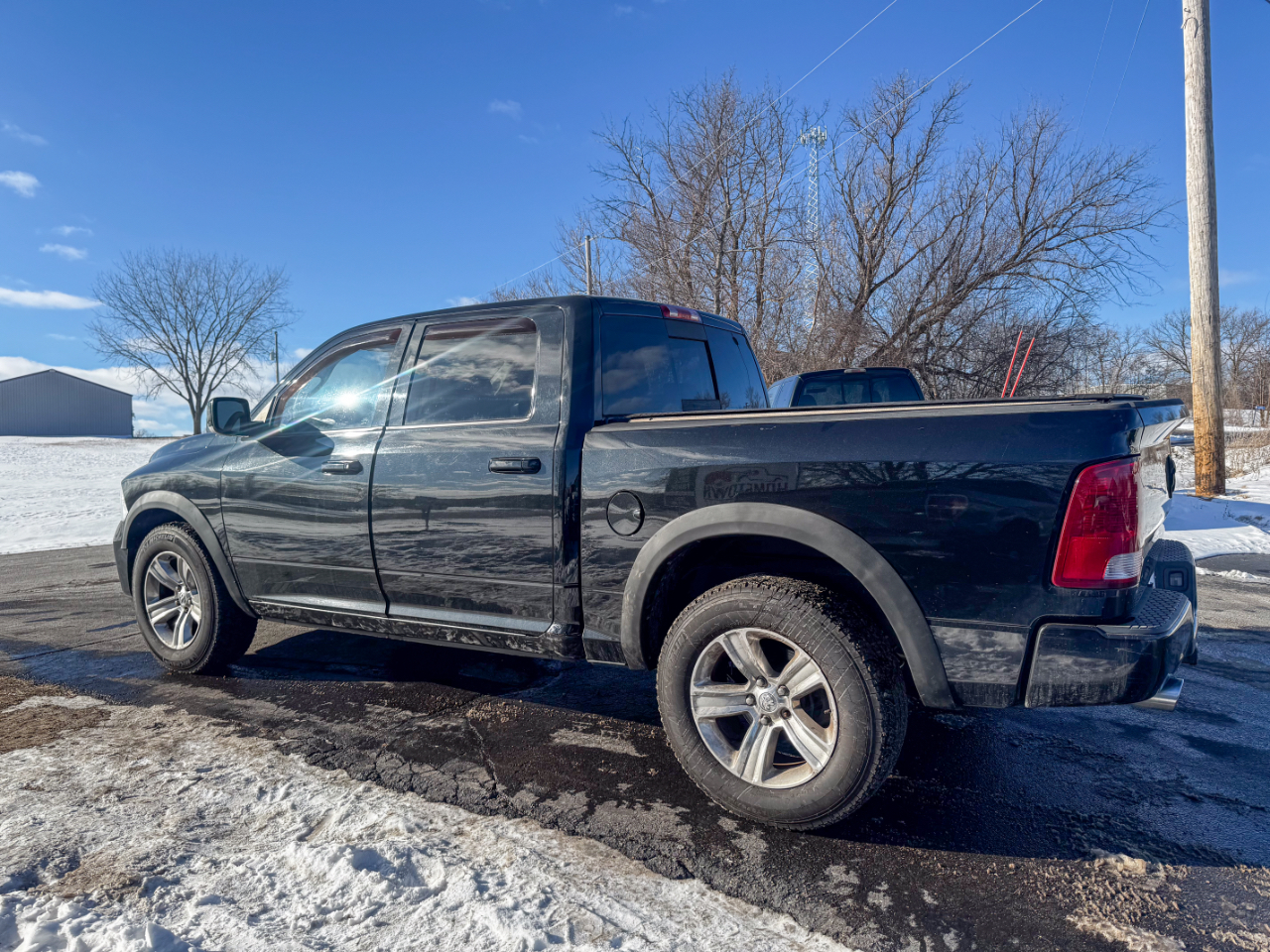 RAM 1500 4WD Crew Cab 140.5" Sport 2011