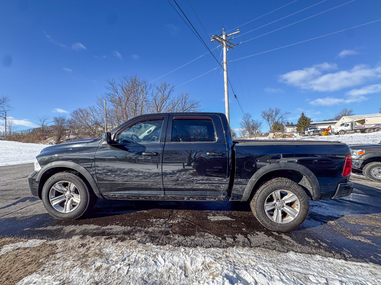 RAM 1500 4WD Crew Cab 140.5" Sport 2011