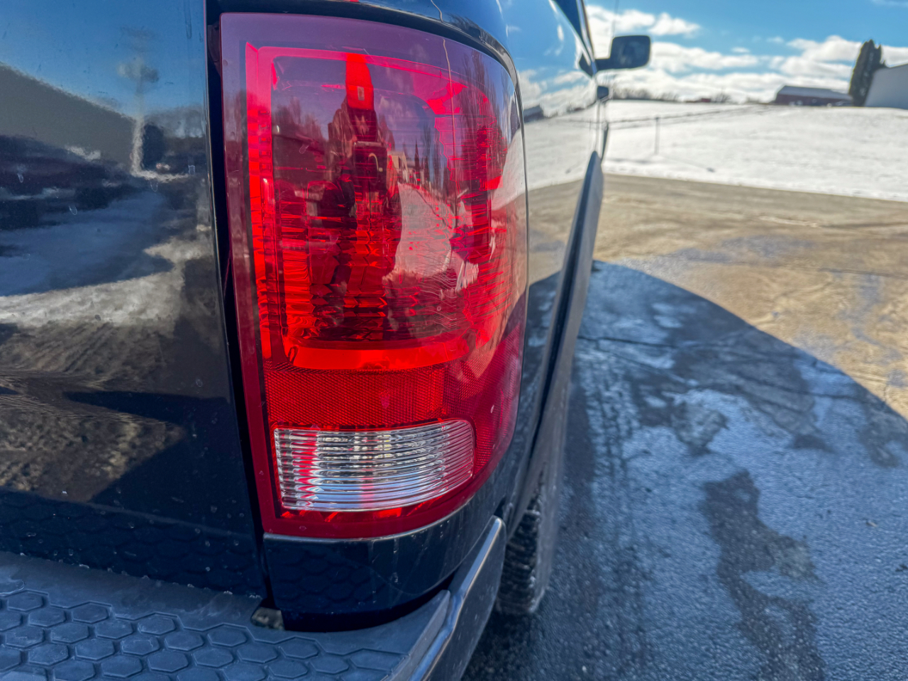 RAM 1500 4WD Crew Cab 140.5" Sport 2011